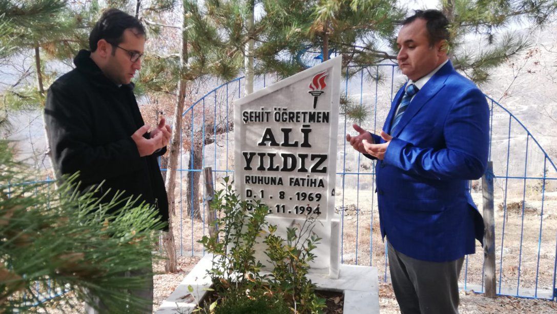 Şehit Öğretmen Ali Yıldız Mezarı başında anıldı! 