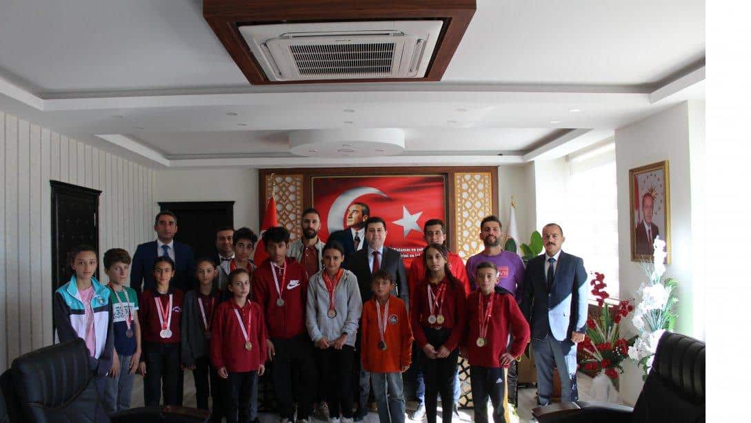 Dereceye Giren Öğrencilerden Kaymakam Sayın Mehmet BİRCAN'a Makam Ziyareti