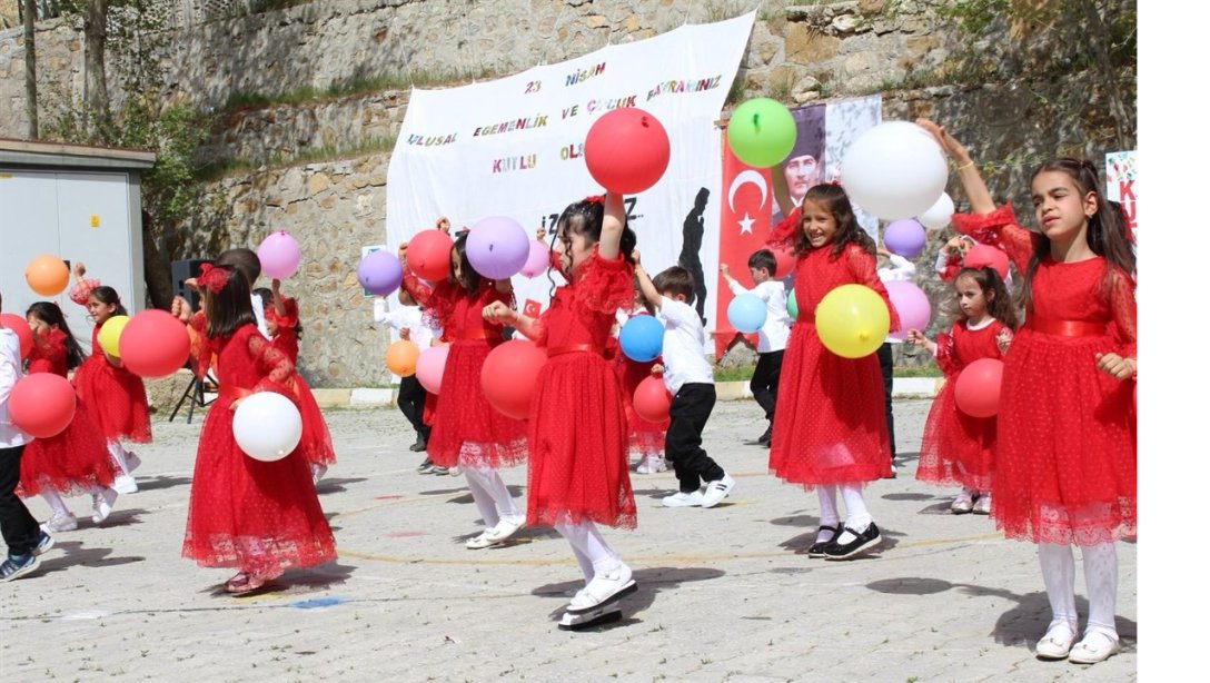 İLÇEMİZDE 23 NİSAN ULUSAL EGEMENLİK VE ÇOCUK BAYRAMI COŞKUYLA KUTLANDI