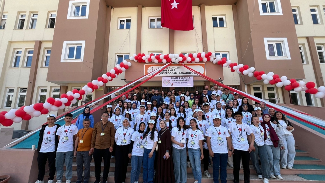Yunus Emre Çok Programlı Anadolu Lisesi TÜBİTAK 4006 Bilim Fuarı'nı Düzenledi
